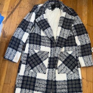 Beautiful fluffy soft coat. Will get many compliments :))